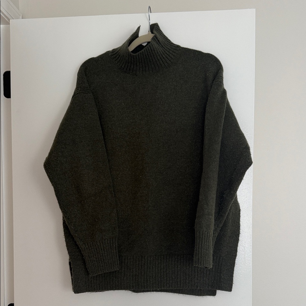 H&M Women's Dark Green Turtleneck Sweater